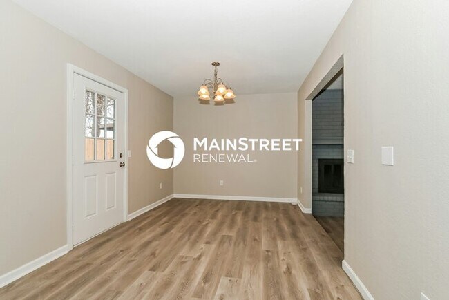Foto del edificio - 4 Bedroom Pet-Friendly Home in Moore, OK with Main Street Renewal