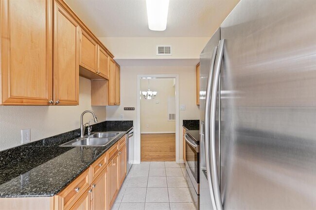 Building Photo - 2255 Braeswood Park Dr
