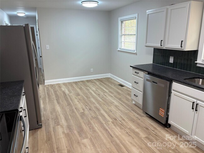 Foto del edificio - 1222 Long Shoals Rd