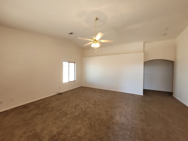 Foto del edificio - 2 Bedroom/2.5 bath House in Bullhead City ...