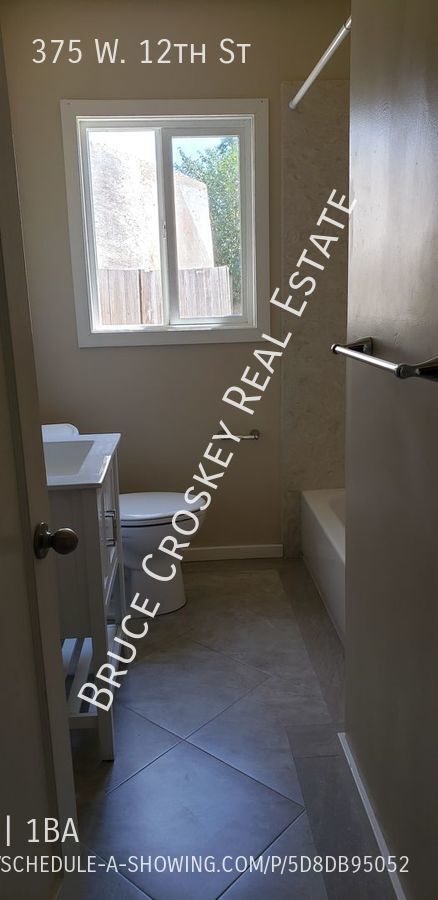 Building Photo - 375 W 12th St