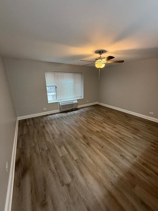 Building Photo - 744 W Gordon Terrace