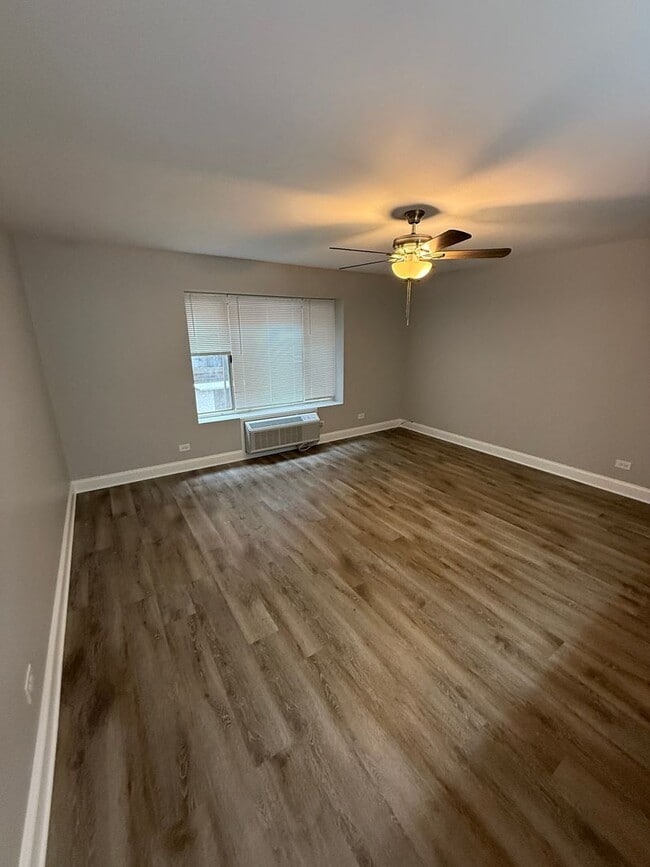 Building Photo - 744 W Gordon Terrace