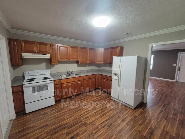 Building Photo - 2108 NE 3rd St