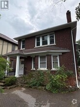 Building Photo - 40 Thorncliffe Ave