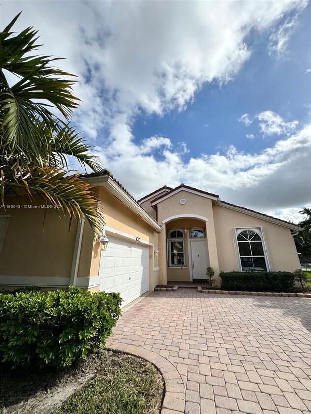 Foto principal - 2591 SW 190th Ave