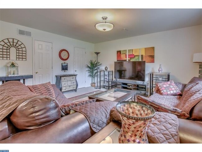 Building Photo - 407 Hosta Ct