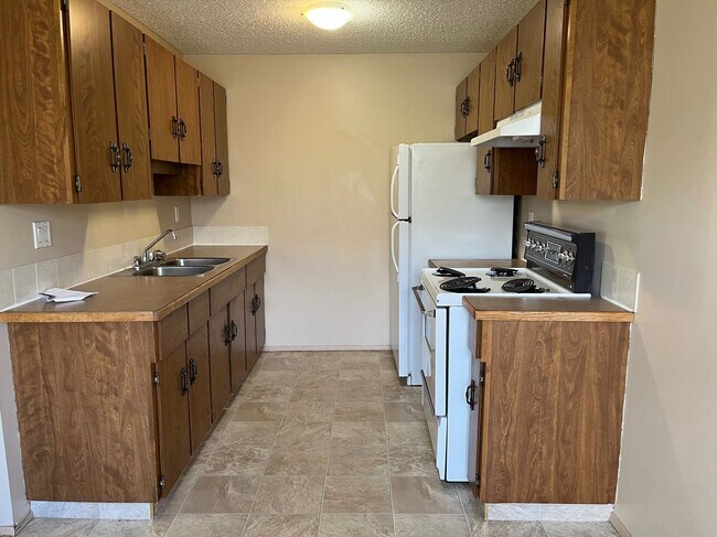 Photo du bâtiment - 3 Bed 1 Bath Unit in Red Deer, AB