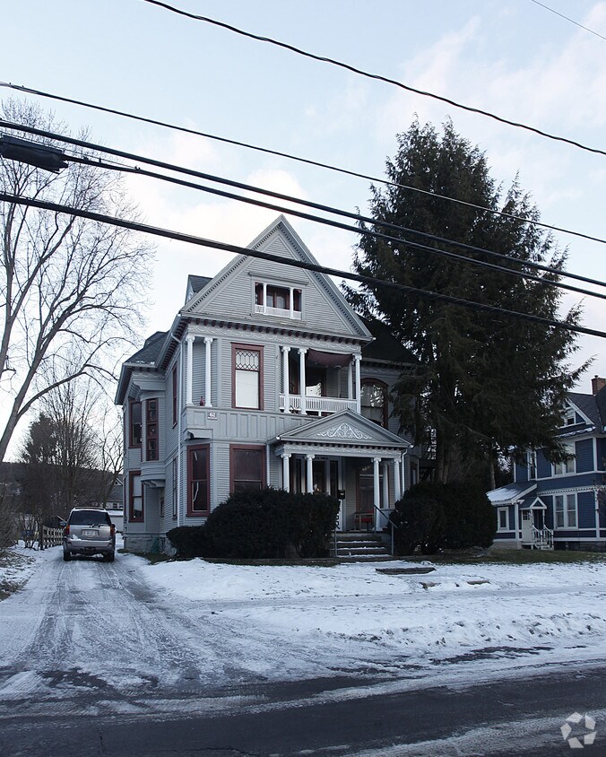 Building Photo - 62 Elm St