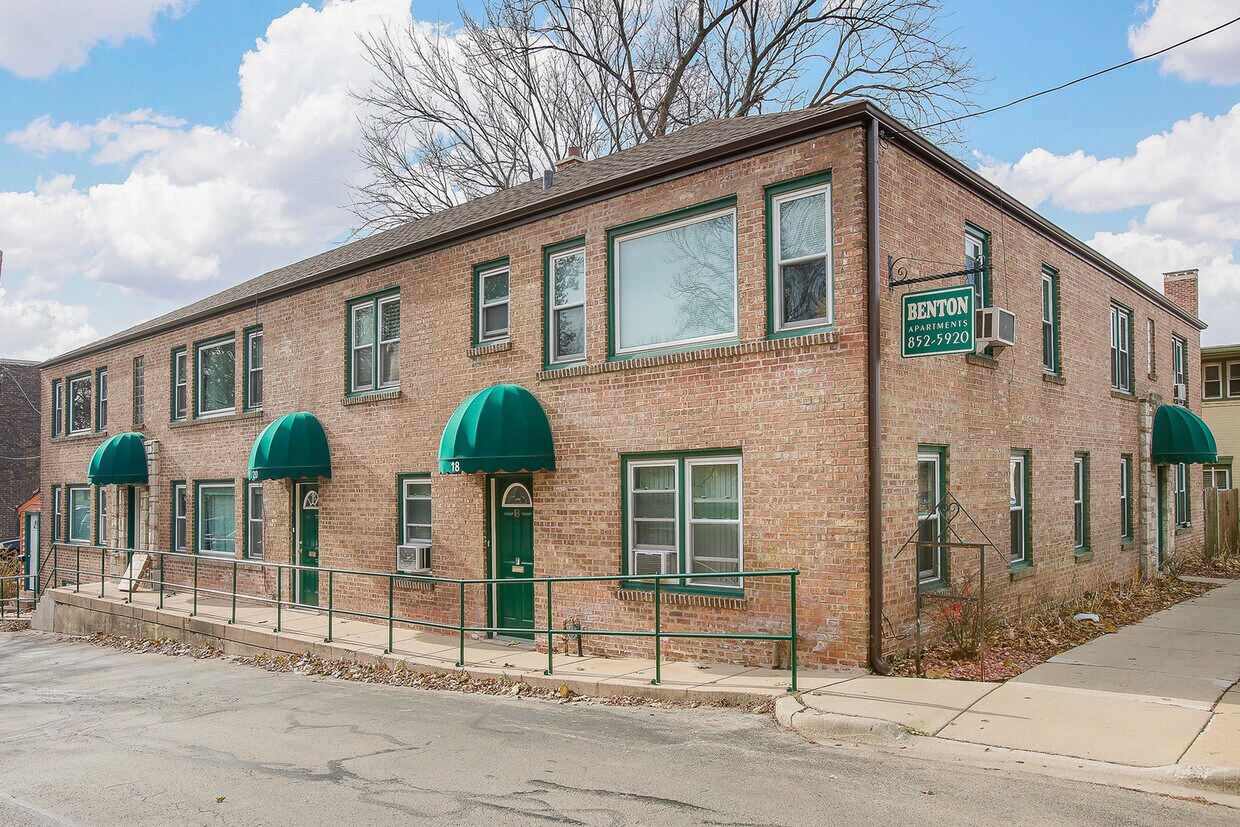 Primary Photo - 16 E Benton Ave
