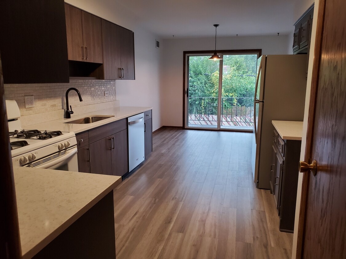 Kitchen/Breakfast room - 9324 S Roberts Rd