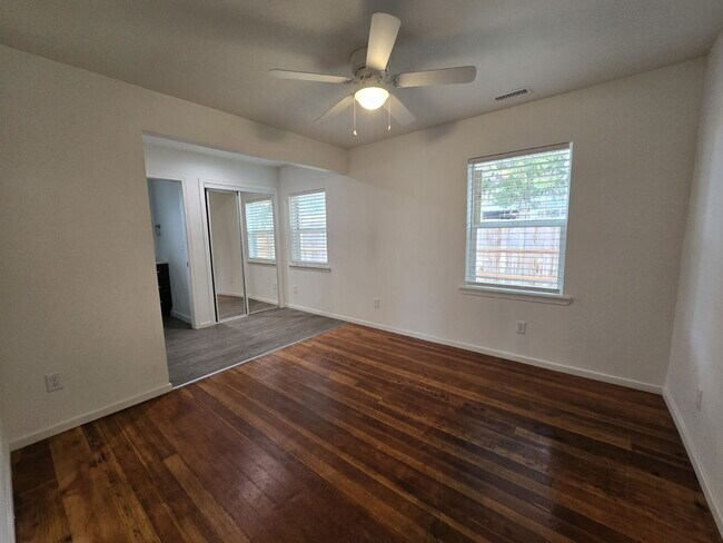 Foto del edificio - 323 Branton St