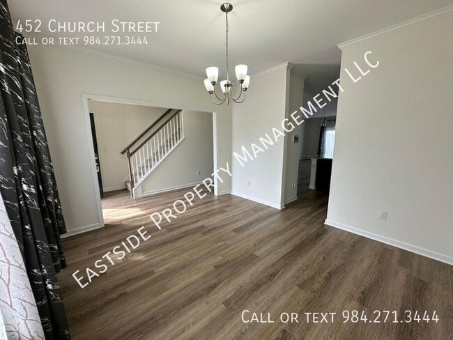 Building Photo - 452 Church St