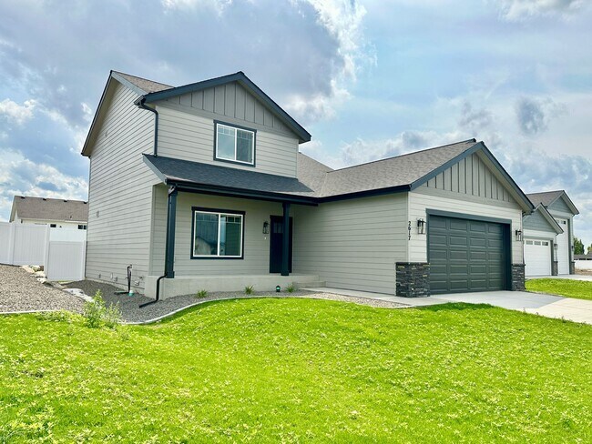 Building Photo - Newly Built 4-Bedroom Home | Chef’s Kitche...