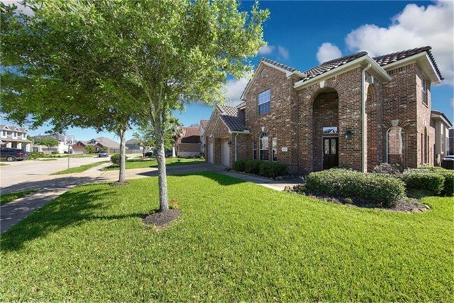 Building Photo - 2822 Lake Villa Dr