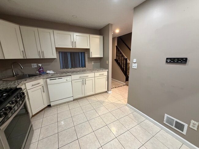 Building Photo - 161 Patriots Ct