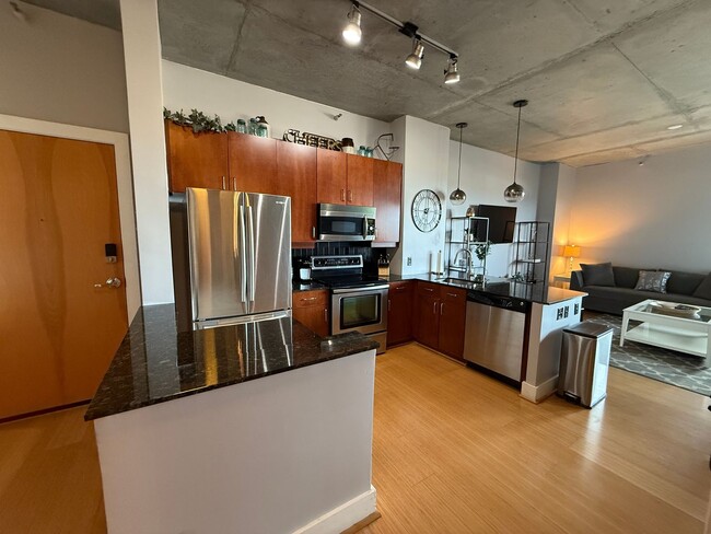 Foto del edificio - 2-Bedroom Condo in Uptown Charlotte with G...