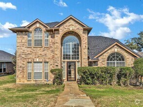 Building Photo - 931 Royal Oaks Dr