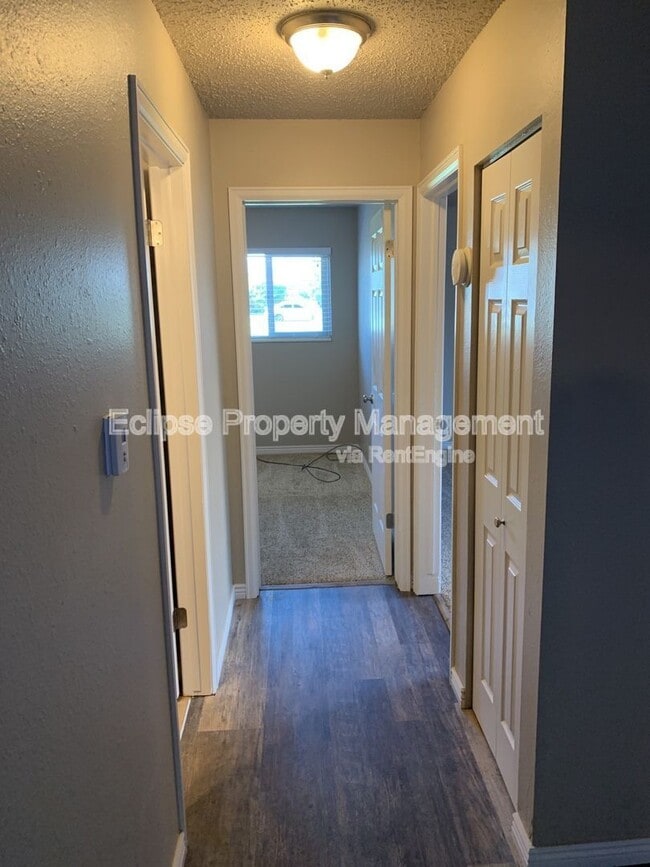 Building Photo - 502 Bell Ct