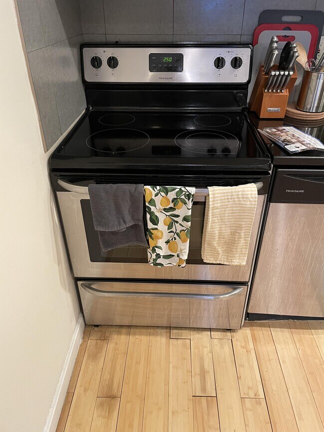 Foto del edificio - 11 Commonwealth Ct