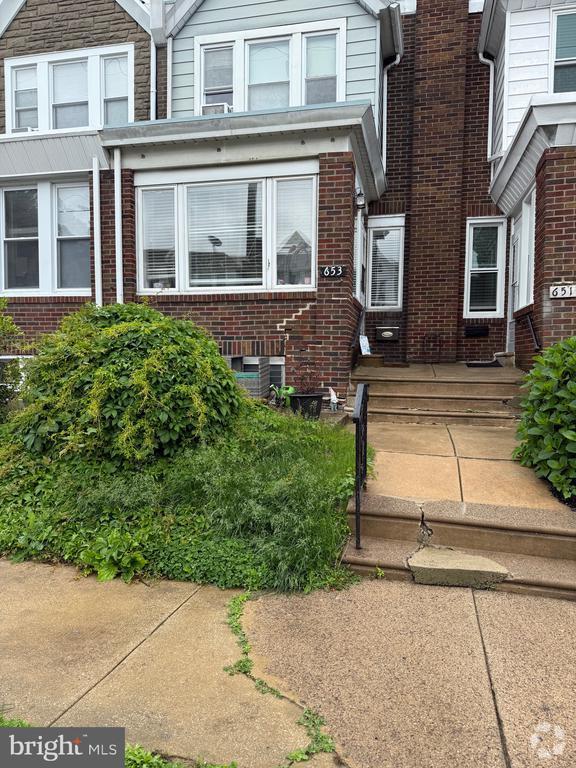 Building Photo - 653 Gerhard St