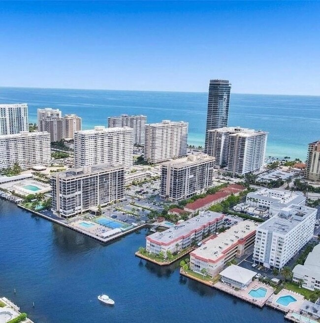 Foto del edificio - 2097 S Ocean Dr