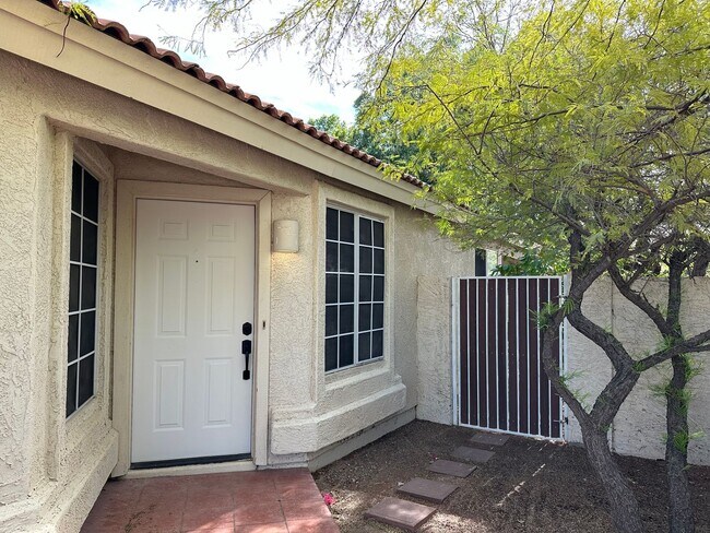Foto del edificio - 3 BEDROOM HOUSE IN RED MOUNTAIN RANCH