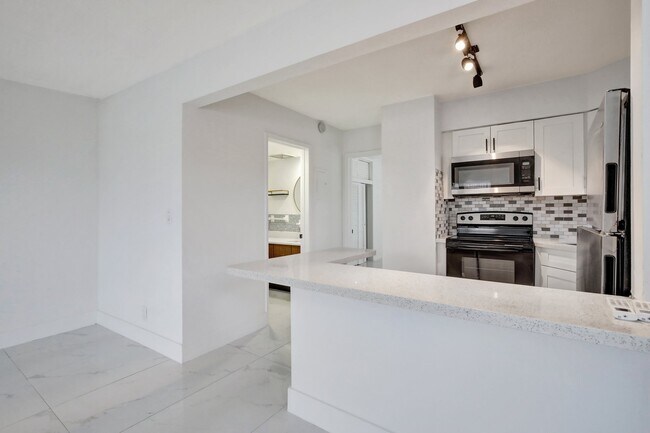 Building Photo - Oakwood Villa