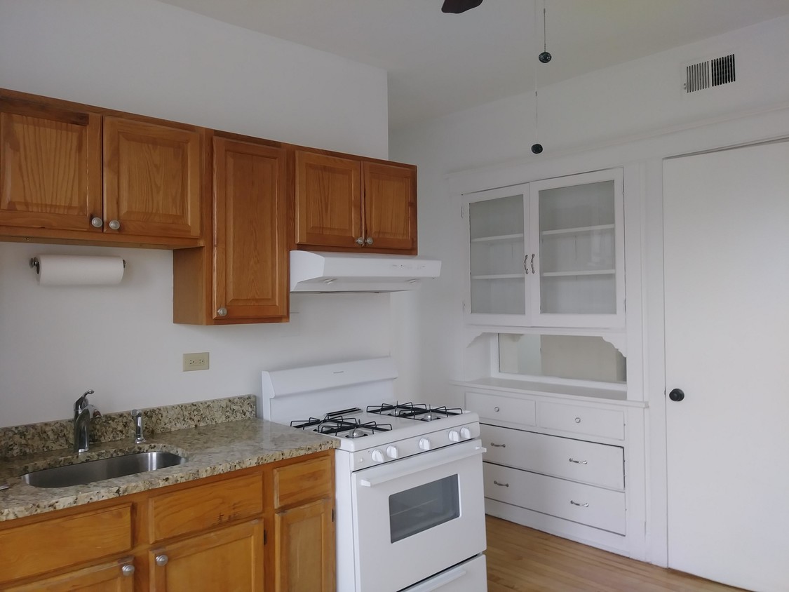 Primary Photo - 2 bedroom in Chicago IL 60622