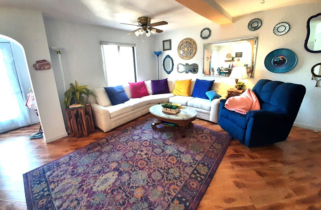 Foto principal - Furnished Vacation Condo w/ Community Pool**