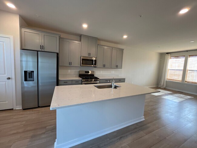 Foto del edificio - Beautifully maintained 3-bedroom, 2.5-bath...