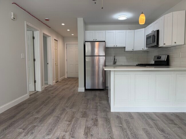 Building Photo - 1085 Whalley Ave