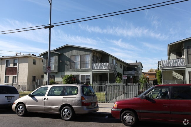 Building Photo - Variel Apartments