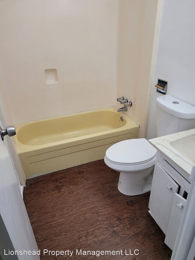 Building Photo - 5 br, 1.5 bath House - 2713 Nottingham Way