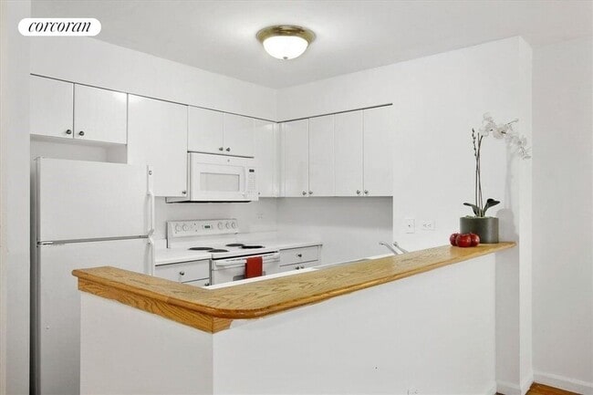 Building Photo - 344 3rd Ave