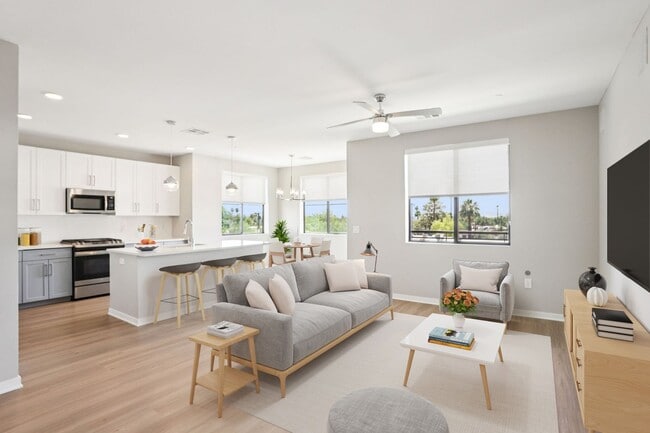 Interior Photo - Onyx North Central