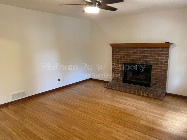 Foto del edificio - 4545 Bonneville Dr