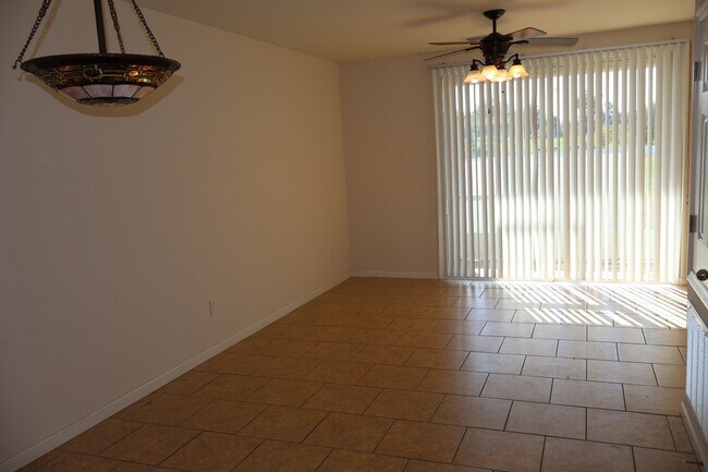 Building Photo - 4468 SW 49th Ave