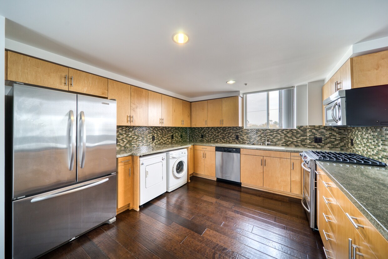 Primary Photo - Alon Elm Luxury Apartments