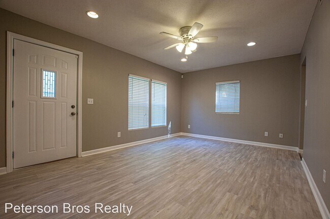Building Photo - 3 br, 1 bath House - 6619 Charles Street
