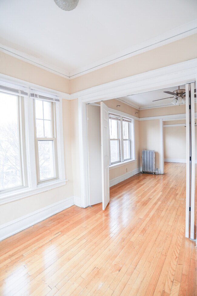 Building Photo - 4447 N Damen Ave