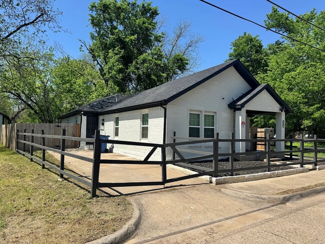Room in House on Cross St