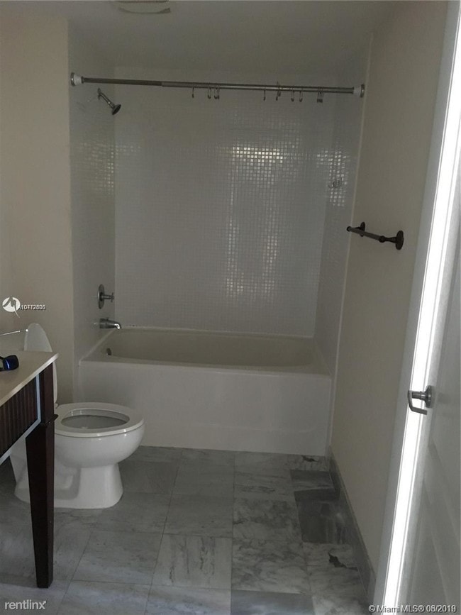 Foto del edificio - 1 br, 1 bath  - 500 NE 29th St Apt 906