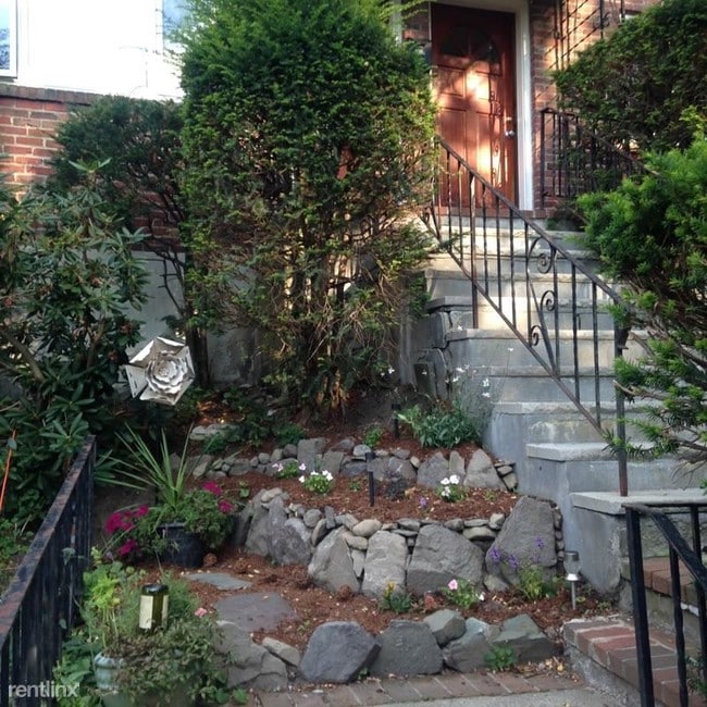 Building Photo - 96 Academy Hill Rd