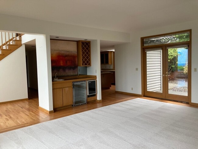 Building Photo - 3bd/3.5ba in Summit Executive Neighborhood