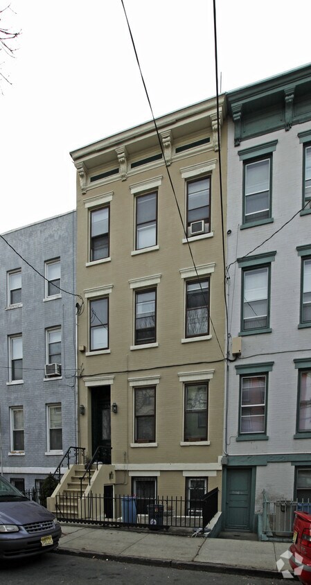 Primary Photo - 330 Park Ave
