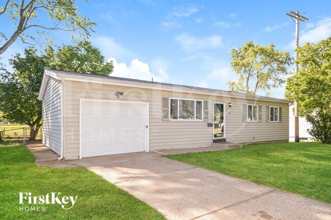 Building Photo - 1140 Estes Dr