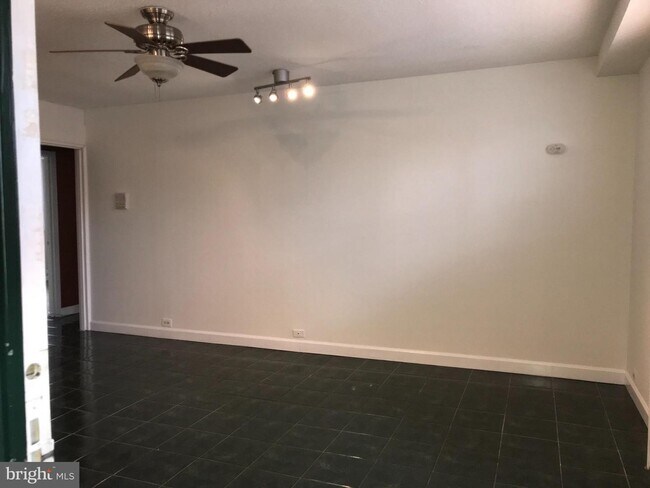 Building Photo - 4319 2nd Rd N