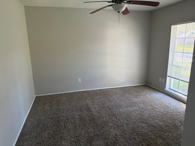 Foto del edificio - 23430 Cimber Ln