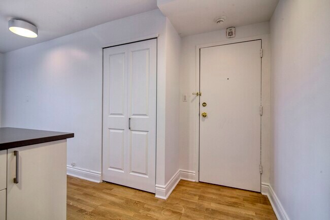 Building Photo - 3460 Rue Durocher